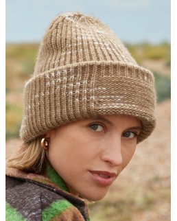 CHUNKY KNITTED PATCH BEANIE  B330R