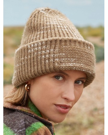 CHUNKY KNITTED PATCH BEANIE  B330R